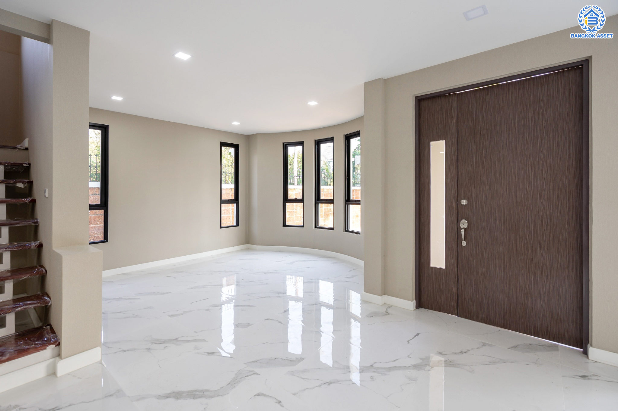 บ้านมือสองตกแต่งใหม่ หลังใหญ่พิเศษ! ม.มัณฑนา ปิ่นเกล้า-กาญจนาภิเษก (ซ.วัดพระเงิน) หลังมุม เนื้อที่ 128.6 ตร.ว. ฟังก์ชันจัดเต็ม 3 ห้องนอน 4 ห้องน้ำ 1 ห้องแม่บ้าน จอดรถได้ถึง 3 คัน เดินทางสะดวกสบาย บนทำเลติดถนนใหญ่ ใกล้เซ็นทรัลเวสต์เกต รถไฟฟ้าสายสีม่วง "สถานีตลาดบางใหญ่" และทางด่วนศรีรัช